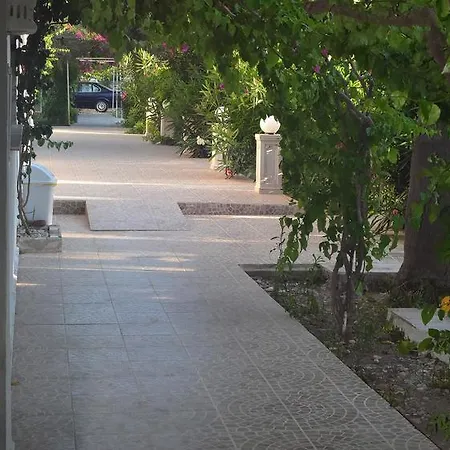 Yalim Hotel *