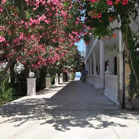 Yalim Hotel *